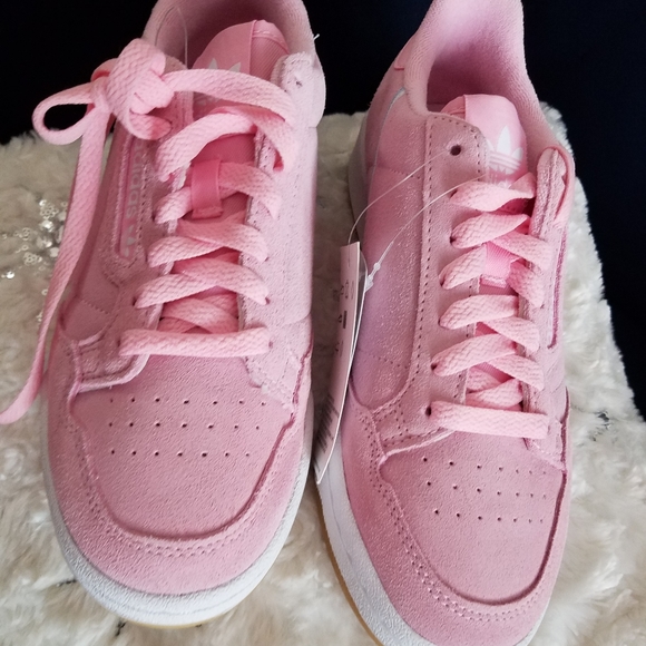 adidas Shoes - 💥SALE💥Women's pink and white suede Adidas